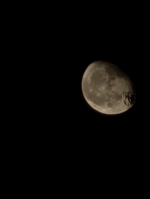تصويري للقمر مكتمل